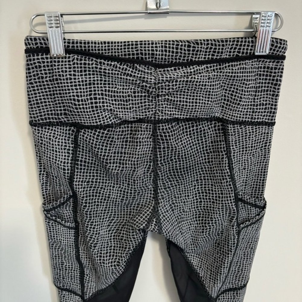 Lululemon Outrun Tight Fall Net White Black Side Pocket Workout Ankle Crop - Picture 10 of 16